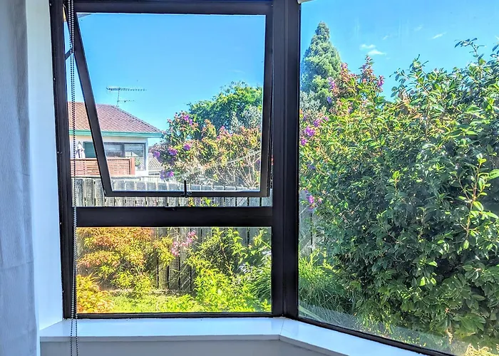 Available Now! Family Near Redwood Forest Rotorua