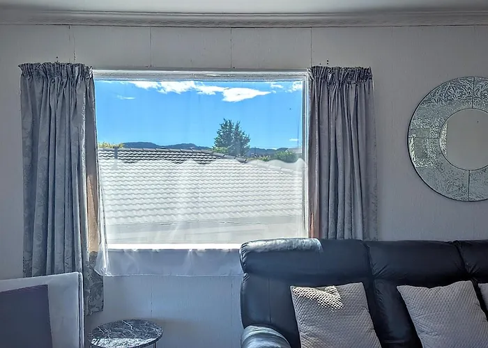 Available Now! Family Near Redwood Forest Rotorua