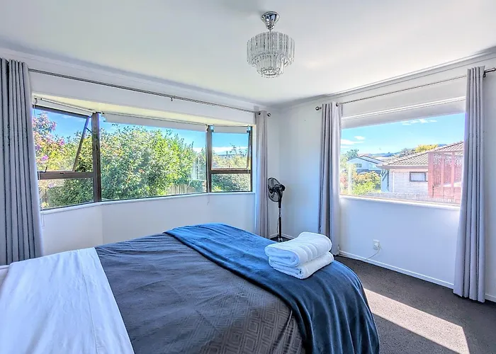 Available Now! Family Near Redwood Forest Rotorua